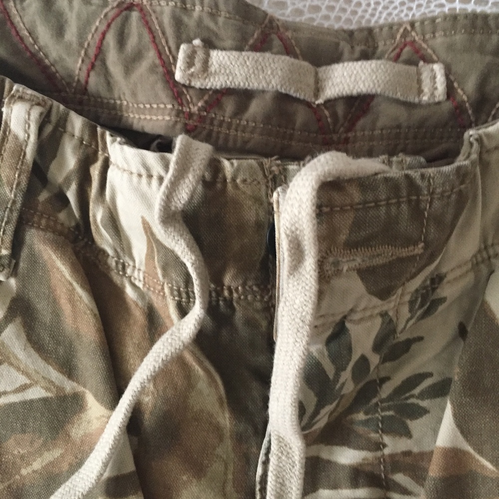 Lucky Brand Men’s Tropical Utility Cargo Shorts - Picture 5 of 8